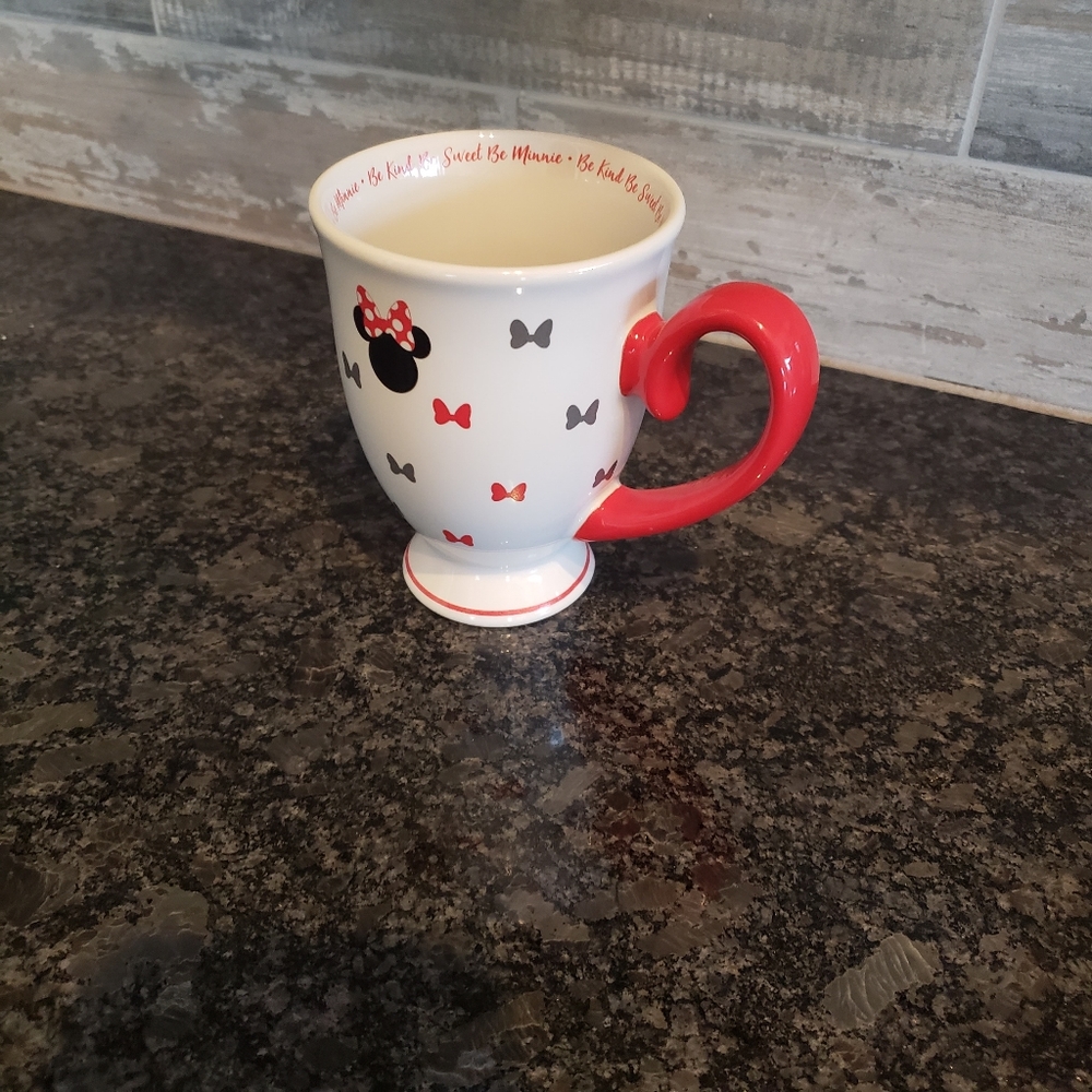 Disney 'Be Kind Be Sweet Be Minnie' Bows Minnie Mouse Coffee Cup - Picture 5 of 7
